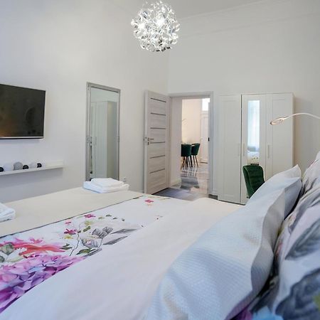 Decor Apartman Егер Екстериор снимка