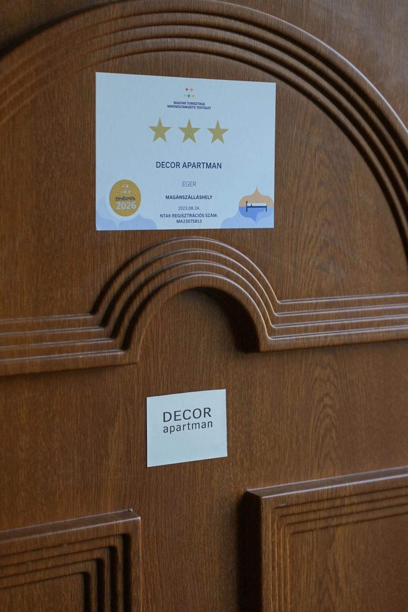 Decor Apartman Егер Екстериор снимка