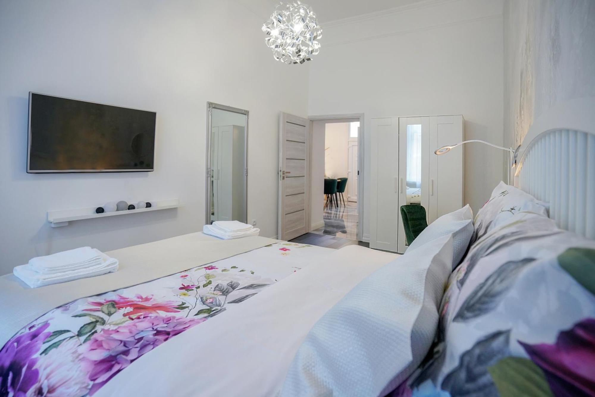 Decor Apartman Егер Екстериор снимка